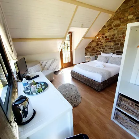 Le Petit Moulin Du Rouvre Guest house Saint-Pierre-de-Plesguen